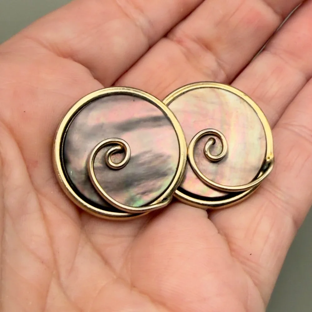 Swank Cufflinks Black Mother of Pearl Gold Tone Round Spiral Overlay Mens Toggle